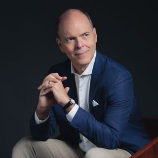 Dr. Rodrigo Campos Christo