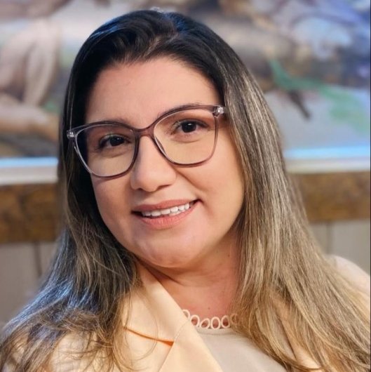 Dra. Eline Moreira