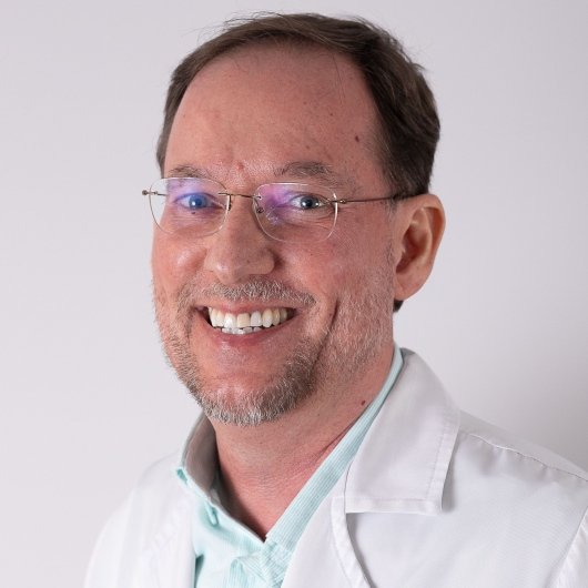 Dr. Fabiano de Oliveira Cêga
