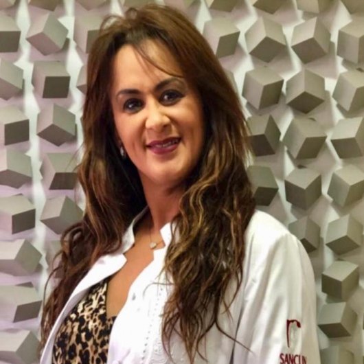 Dra. Adriana Mendonça S Alexandrino