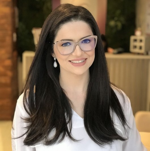 Dra. Amanda Paiva Vilar Perazzo