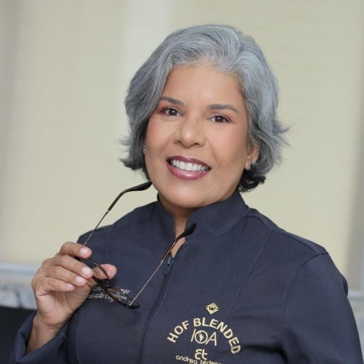 Dra. Fábia Domingues Fernandes de Oliveira