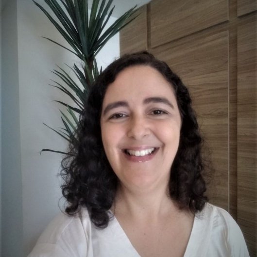 Dra. Kelly Faria Simões