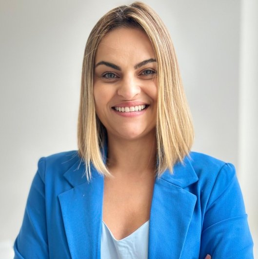 Dra. Letícia Carla Valois