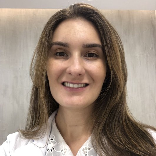 Dra. Paula Meireles
