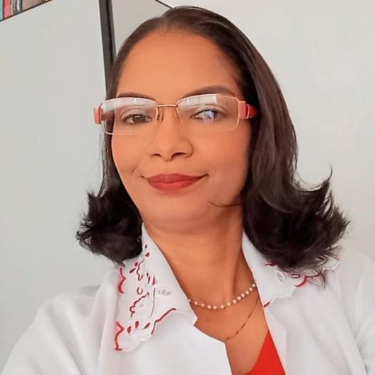 Dra. Cássia Valéria Costa