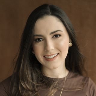 Dra. Quézia Mergulhão