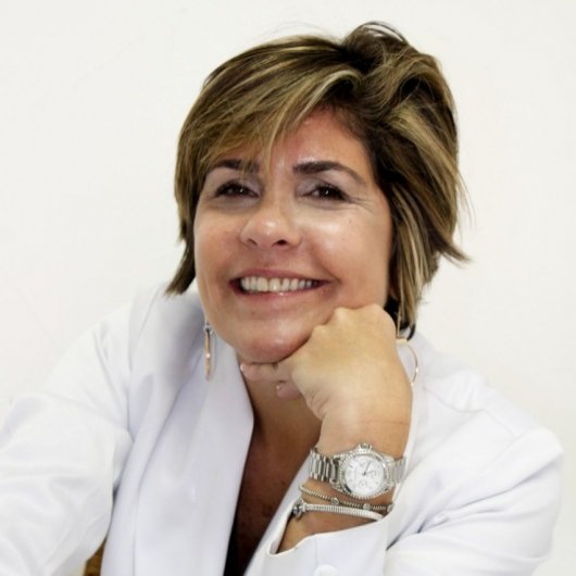 Dra. Claudia Oliveira Lomelino