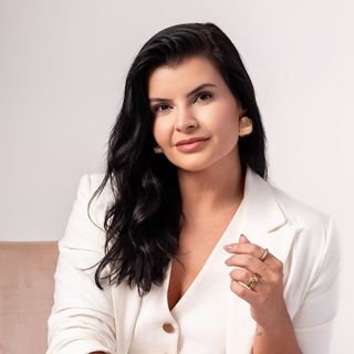 Dra. Stephanie Carneiro de Novaes