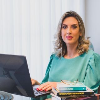 Renata Alvarenga