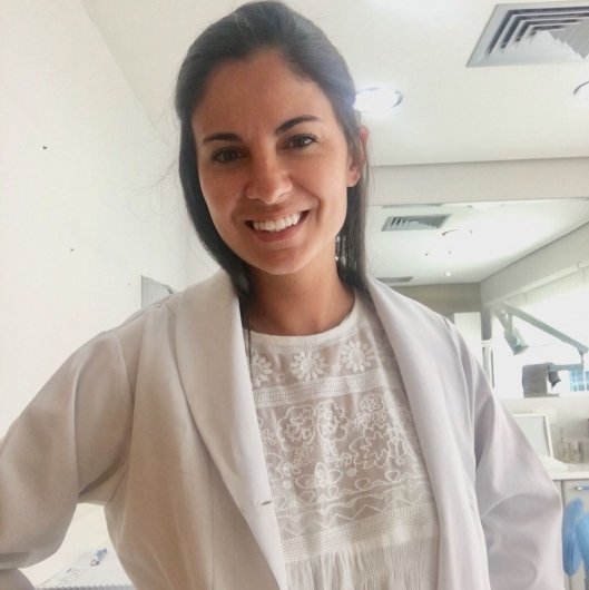 Dra. Camila D. M. Siqueira