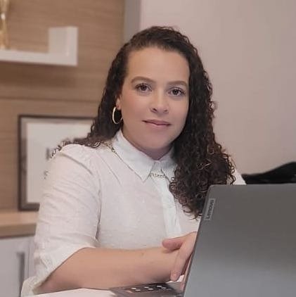 Dra. Juliana de Moura Santos