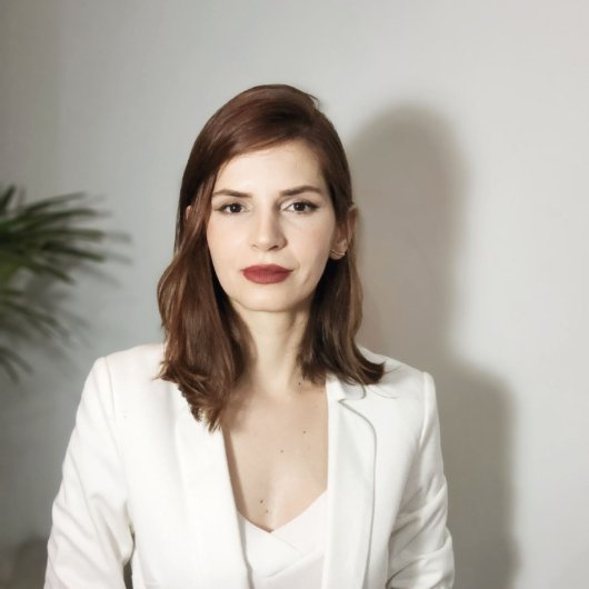Dra. Débora Dumont Cruz Nunes