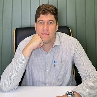 Dr. Artur Gebara