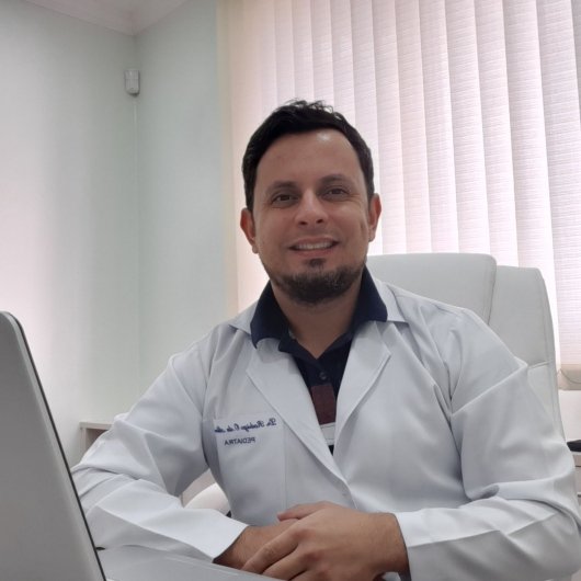 Dr. Rodrigo Almeida