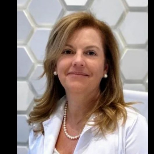 Dra. Ana Carolina Garroux loureiro