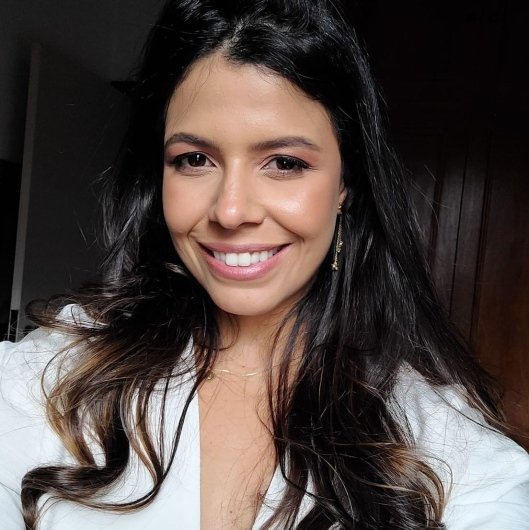 Dra. Isadora Perocini Silva