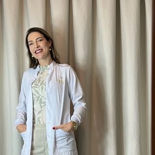Dra. Fabrícia Dourado
