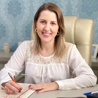 Dra. Camila Volpato Yurasseck Meneghini