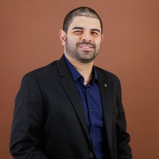 Dr. Christopher França