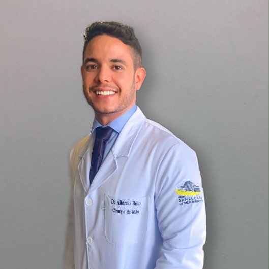 Dr. Albércio Brito