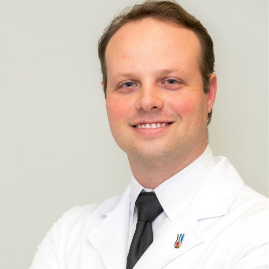 Dr. Henrique Dagostin De Arjona