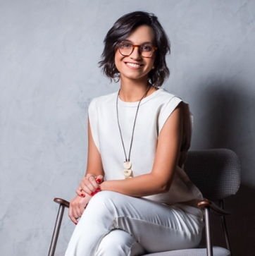 Dra. Lara Ferreira Camacho