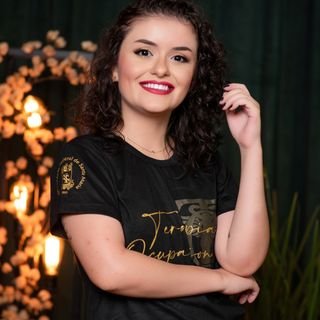 Dra. Leticia Cunha dos Reis