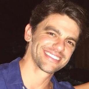 Dr. Daniel Santiago
