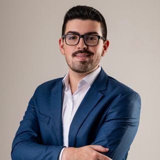 Dr. Victor Viana Alves .