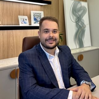 Dr. Matheus Cherobini