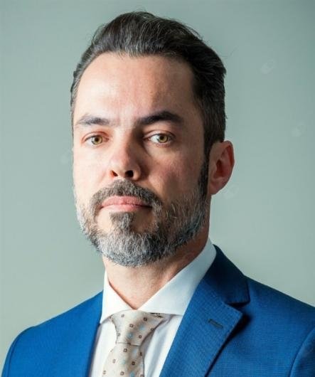 Dr. Vinícius Monteiro de Paula Guirado