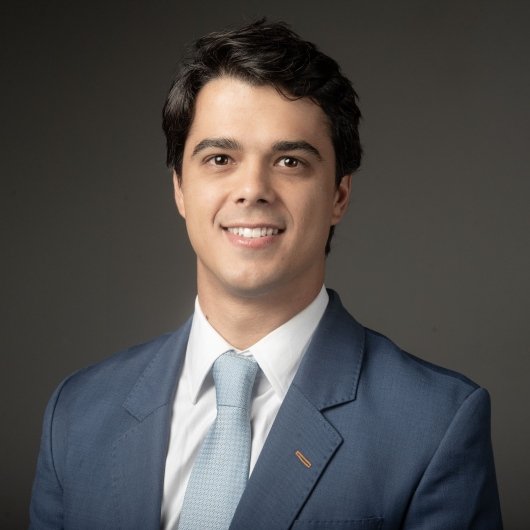 Dr. Matheus Correa