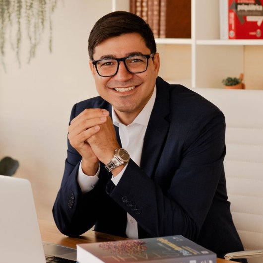 Dr. Lucas Pereira Lima