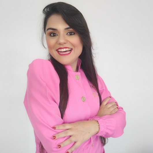 Dra. Isabela Almeida De Oliveira