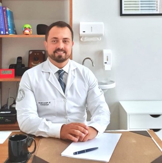 Dr. Marcos Ulyssea