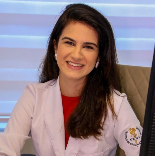Dra. Caroline Mello