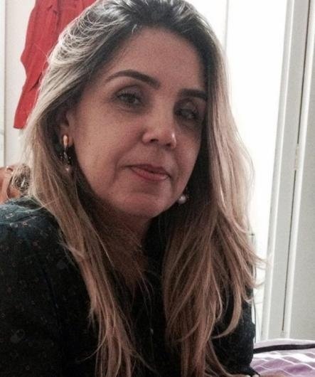 Ana Claudia Silveira Costa