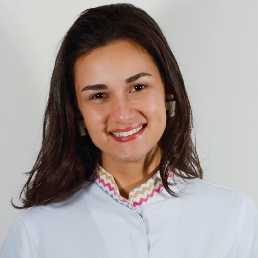 Dra. Isabela Castelo Branco