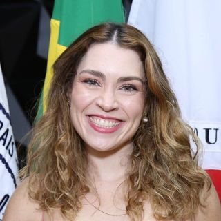Dra. Júlia de Oliveira Sousa