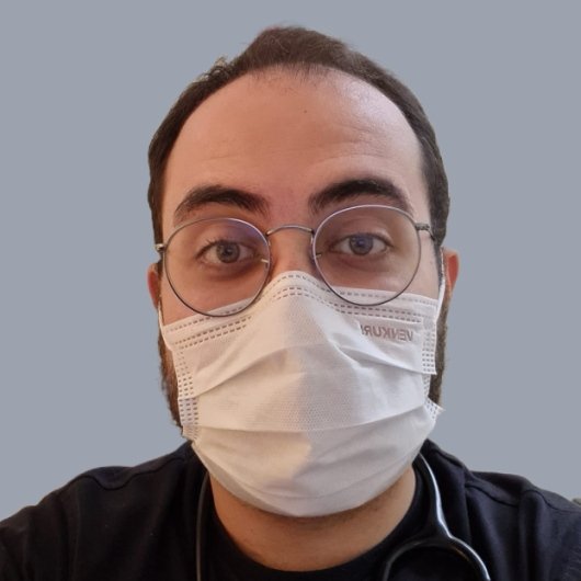 Dr. Aron Camargo