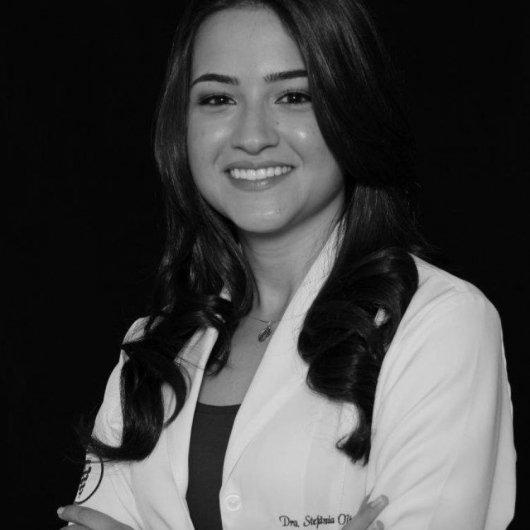 Dra. Stefânia Oliveira Barbosa