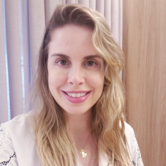 Dra. Lara Ávila Lourenço