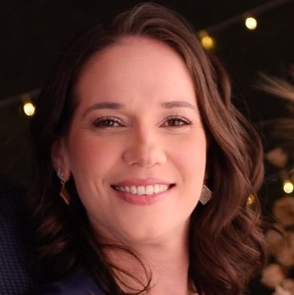 Dra. Ana Caroline Tavares
