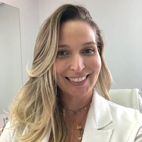 Dra. Adriana Rodrigues