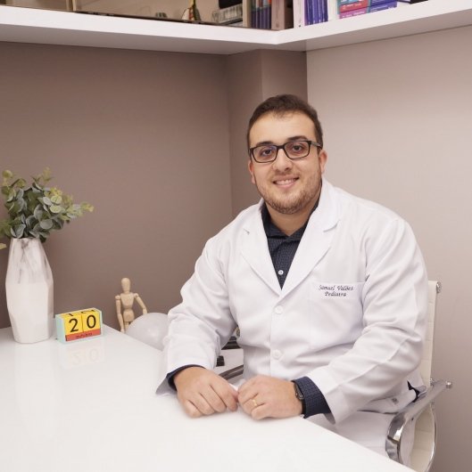 Dr. Samuel Valões