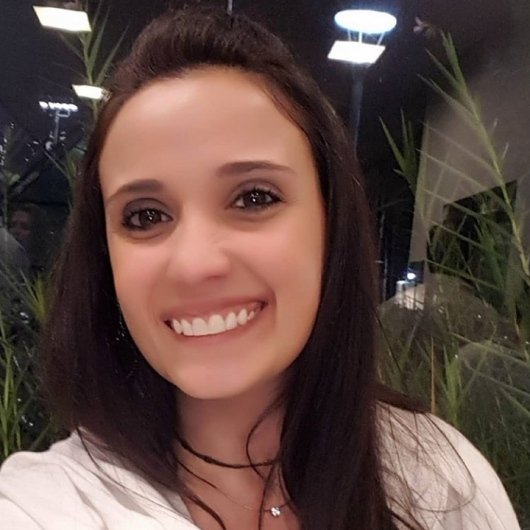 Dra. Debora Laury