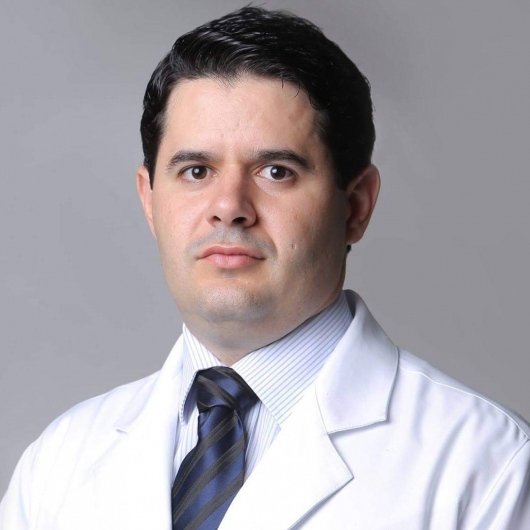 Dr. Mariano Menezes