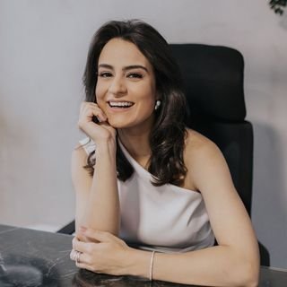Dra. Laís Naziozeno Santos