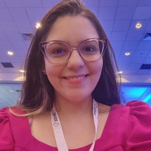 Dra. Amanda Cruz de Menezes